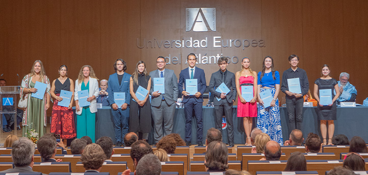 UNEATLANTICO remet les diplômes aux meilleurs dossiers académiques de la sixième promotion