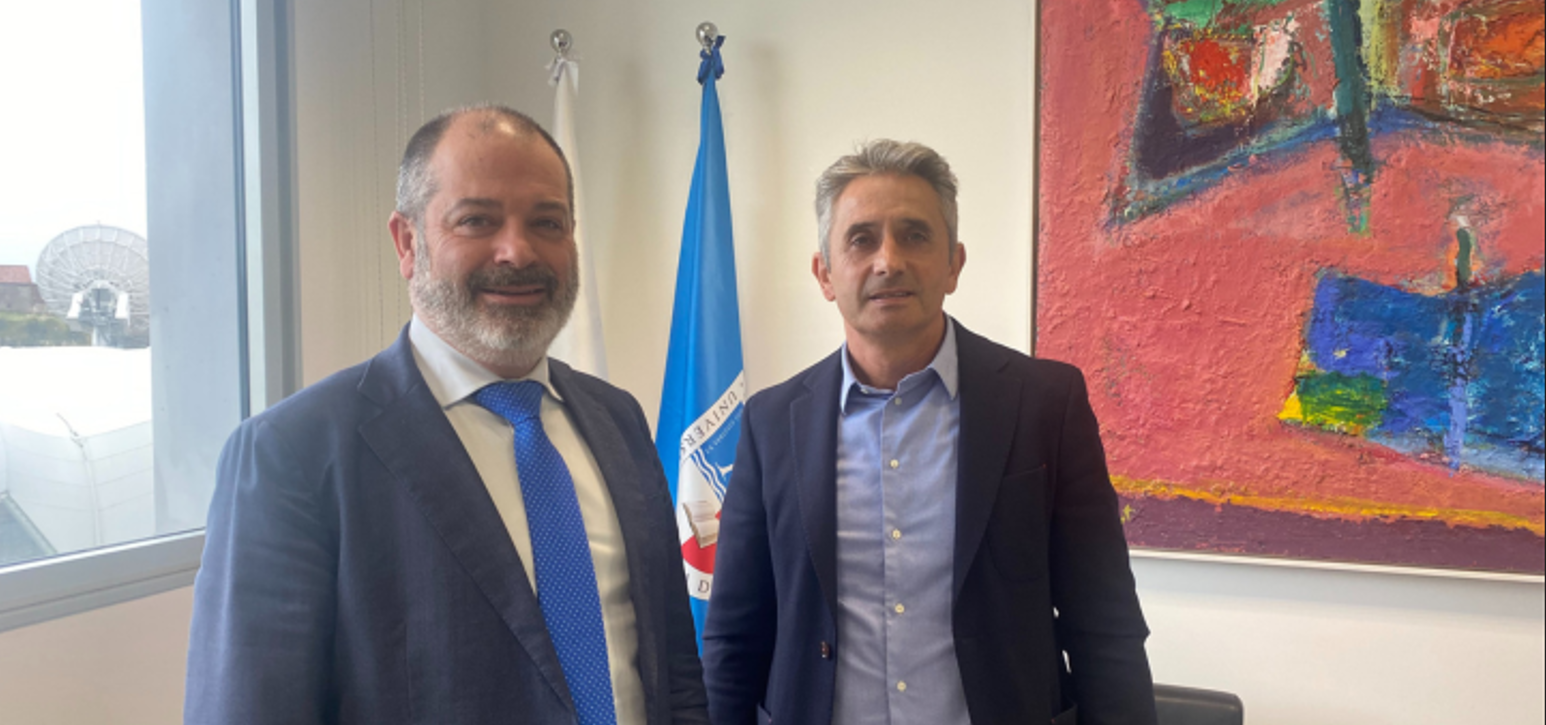 Rubén Calderón, recteur d’UNEATLANTICO, s’entretient avec Tomás Dasgoas, président de la chambre de commerce de Cantabrie