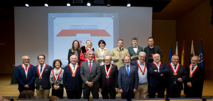 La salle de réunion d’UNEATLANTICO accueille la cinquième cérémonie de remise des prix de l’Académie cantabrique de la gastronomie