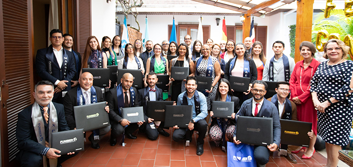 UNEATLANTICO honore ses étudiants lors d’une cérémonie de remise des diplômes au Costa Rica
