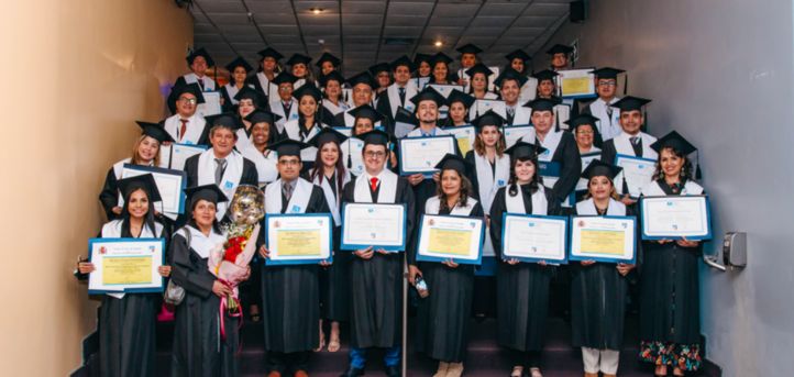 UNEATLANTICO organise une cérémonie de remise de diplômes pour les boursiers en Équateur