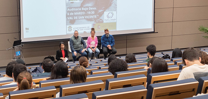 La salle d’assemblée d’UNEATLANTICO accueille un colloque avec une projection du documentaire « ARSUARA »