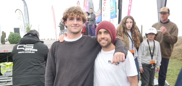 Deux anciens étudiants de l’UNEATLANTICO se sont distingués lors de la dixième édition de la compétition de surf « La Vaca Gigante »