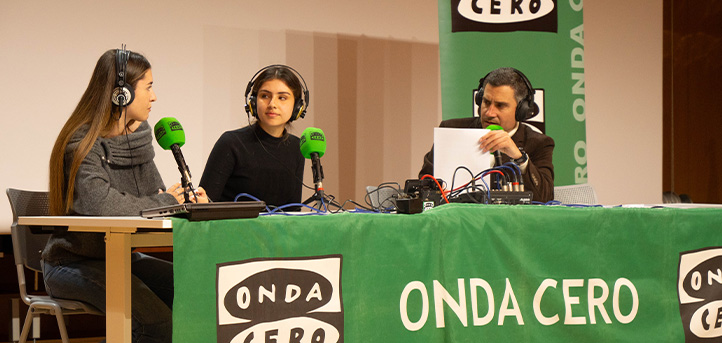 La salle de réunion d’UNEATLANTICO accueille l’émission en direct « Más de Uno Cantabria » sur Onda Cero
