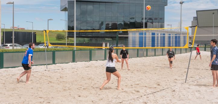 Le service des sports d’UNEATLANTICO organise le VIIe tournoi de beach-volley
