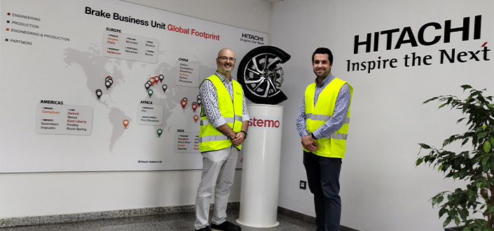 Jorge Crespo, directeur du diplôme d’ingénieur en organisation industrielle, visite l’usine Hitachi Astemo pour établir des lignes directrices en matière de collaboration