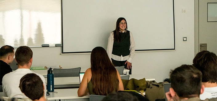 Alba Tapia Vélez, spécialiste de l’audition et du langage, donne une conférence aux étudiants du Master en formation des enseignants de l’UNEATLANTICO