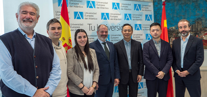 Le doyen de l’Institut des langues étrangères de l’Université normale de Chine centrale (CCNU) en visite à l’Université européenne de l’Atlantique