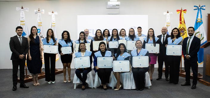 UNEATLANTICO récompense ses étudiants boursiers lors d’une cérémonie de remise des diplômes au Guatemala