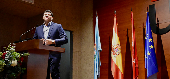 Le délégué de l’ADE d’UNEATLANTICO, Marcelo Solís, intervient au Congrès national des représentants des étudiants en sciences économiques et commerciales de LV.