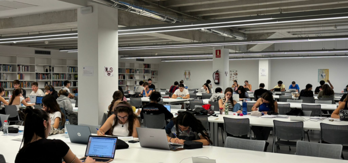 La saison des examens finaux commence à l’UNEATLANTICO avec l’ouverture de la bibliothèque et des salles d’étude à tous les étudiants
