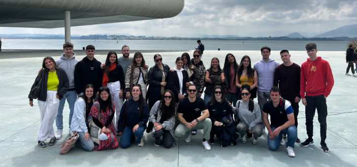 Les étudiants en licence d’enseignement primaire de l’UNEATLANTICO participent à un parcours pédagogique dans le centre de Santander