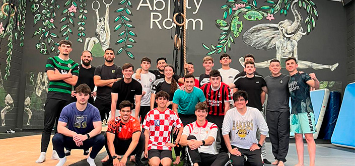 Les étudiants en CAFYD de l’UNEATLANTICO explorent les centres sportifs de Santander dans le cadre de leur formation