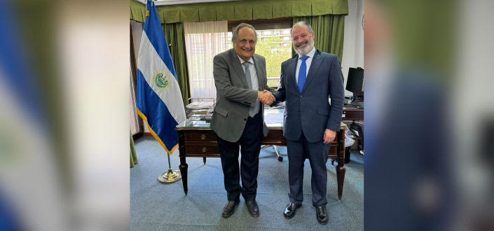 Le recteur de l’UNEATLANTICO, Rubén Calderón, rend visite à l’ambassade du Salvador en Espagne
