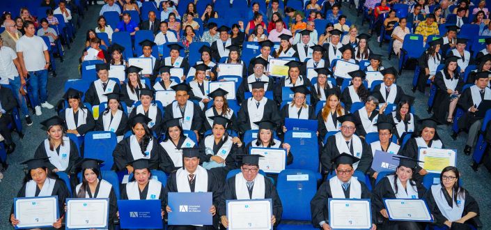 UNEATLANTICO célèbre une remise de diplômes en Équateur