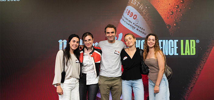 Les étudiantes du cours « Conception et planification de campagnes » représentent l’UNEATLANTICO au Mahou Lab 2025 à Madrid