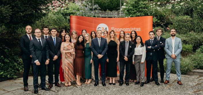 La vice-rectrice Silvia Aparicio assiste à la cérémonie de clôture du Master en conseil fiscal et pratique professionnelle 2024-2025