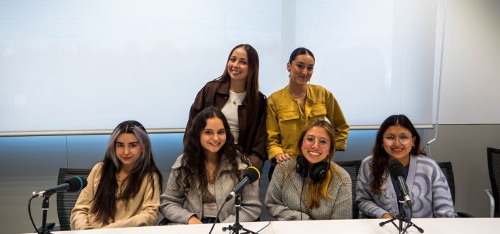 Les élèves de UNEATLANTICO présentent leur programme «6 voix, 1 monde» diffusé sur Arco FM