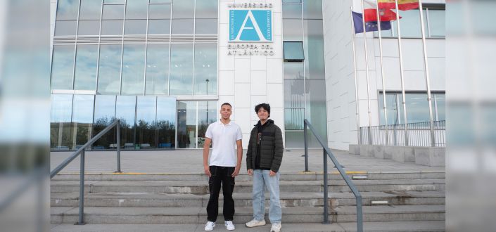 Deux étudiants du baccalauréat en journalisme, lauréats du I Prix de stage de l’Association des journalistes de Cantabrie