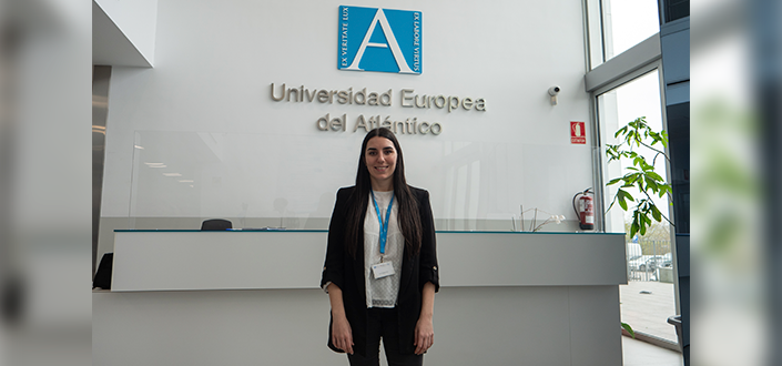 Paula Quijano, enseignante à l&rsquo;UNEATLANTICO, donne une conférence sur l&rsquo;IA lors d&rsquo;un congrès international organisé par Unicollege (Italie)